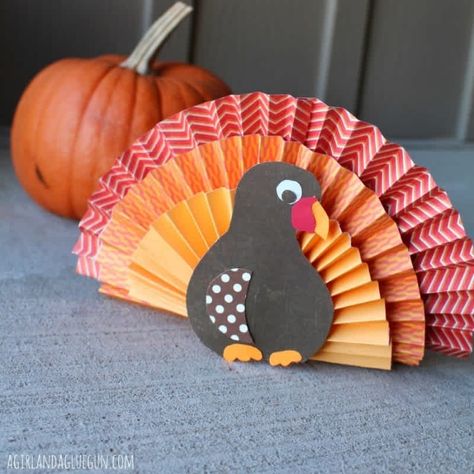 Turkey Table Decorations, Thanksgiving Centerpieces Kids, Kids Thanksgiving Crafts, Halloween Envelope, Envelope Craft, Thanksgiving Centerpieces Diy, Turkey Table, Centerpiece Craft, Kids Thanksgiving