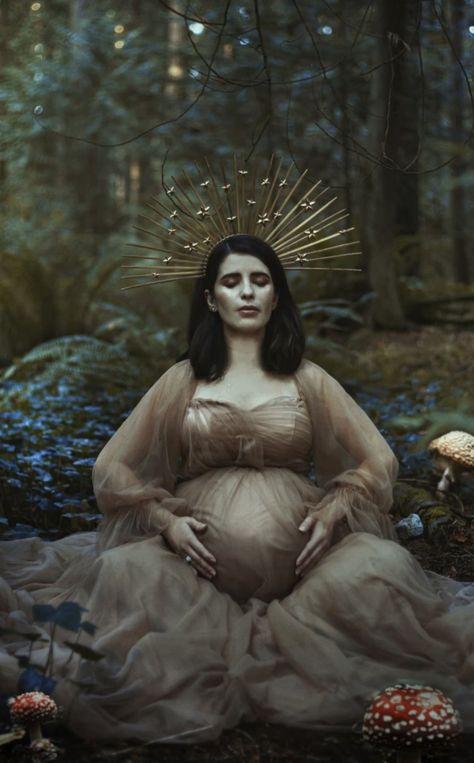 Maternal Photoshoot, Hippie Pregnancy, Fertility Goddess, The Tarot Cards, Fall Maternity Photos, Diy Newborn Photography, Empress Tarot, Maternity Photography Poses Pregnancy Pics, Maternity Photography Outdoors