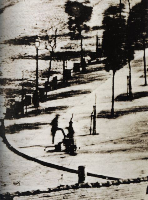 Paris 1838, first photo of humans (man getting shoeshine) : OldSchoolCool Eerie Photography, Louis Daguerre, Paris History, Funny Art History, Early Photography, Paris Vintage, History Of Photography, Bnw Photography, Artist Models