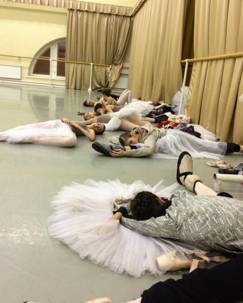 Happy Tutu Tuesday dancers!💗Raise of hands if Tuesdays got you feeling tired already?🙋Even the dancers at Vaganova Ballet Academy have been there before. #tututuesday #tired #ballet #ballerina #dancelife #tuesdays Vaganova Ballet, Vaganova Ballet Academy, Dance Aesthetic, Ballet Pictures, Ballet Academy, Ballet Beauty, Dance Dreams, Ballet Inspiration, Ballet Photos