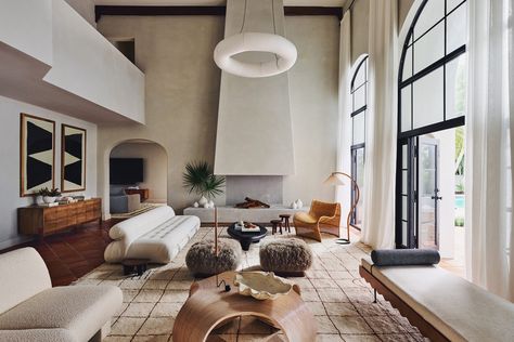 Palm Beach Spanish Revival by Sarah Sherman Samuel – Project Feature – The Local Project Sarah Sherman, Sarah Sherman Samuel, Spanish Villa, California Photos, Spanish Revival, Beautiful Interiors, Luxury Interior, Interior Architecture Design, Modern House Design