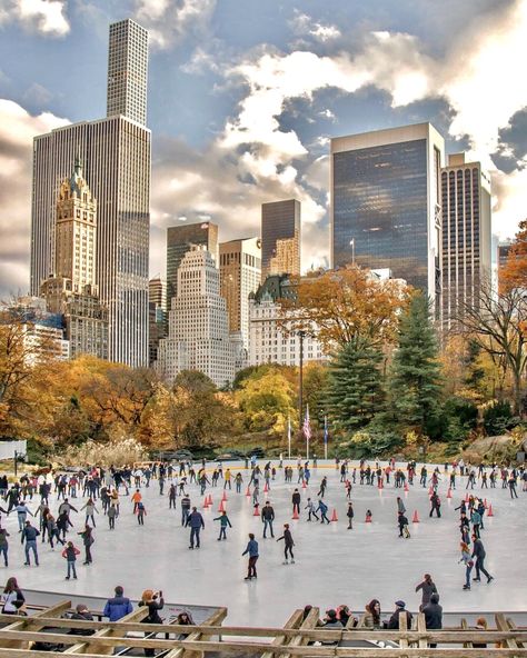 NewYorkCityKopp on Twitter: "Today is the first day of Autumn. My favorite season 🍁🍂 #NYC #NewYork #NewYorkCity… " New York Noel, Winter In New York, San Myshuno, New York City Aesthetic, Nyc Christmas, Central Park Nyc, Autumn In New York, Ice Rink, Nyc Life