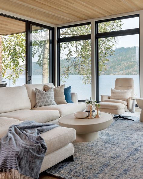 Modern Lakehouse: A waterfront house that celebrates serene West Coast style West Coast House, Modern Lakehouse, Waterfront House, Neutral Flooring, Beauty House, Riverside Drive, West Coast Fashion, Gray Dining Chairs, West Coast Style