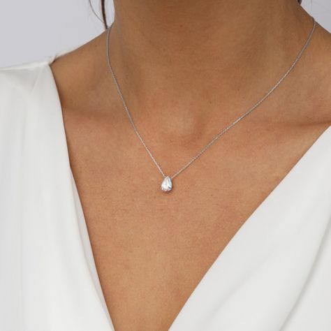 This delicate necklace features a single teardrop-shaped crystal hanging delicately from an elegant silver chain. The crystal is beautifully faceted, catching and reflecting light with every movement, while the silver chain adds an extra level of sparkle and sophistication. The perfect addition to any outfit, the Crystal Teardrop Necklace will add a touch of glamour and sophistication, making you look and feel your best. Silver Wedding Necklace, Simple Silver Necklace, Shiny Necklace, Matric Dance, Silver Drop Necklace, Silver Necklace Simple, Crystal Hanging, Silver Diamond Necklace, Reflecting Light