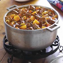 Carne Guisada Recipe - Beef and Potato Stew | GOYA....My Mom made this a lot when I was young...I do the chicken variation... Guisado Recipe, Guisada Recipe, Goya Recipe, Jus Lemon, Beef And Potato Stew, Potato Stew, Recipe Mexican, Carne Guisada, Boricua Recipes