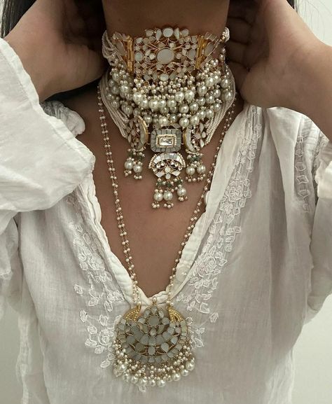 Indian Modern Jewellery, Modern Indian Jewelry, Jewelry Room, Vintage Indian Jewelry, Silver Bridal Jewellery, Mehendi Outfit, Nigerian Recipes, Bridal Necklace Designs, Neck Pieces Jewelry