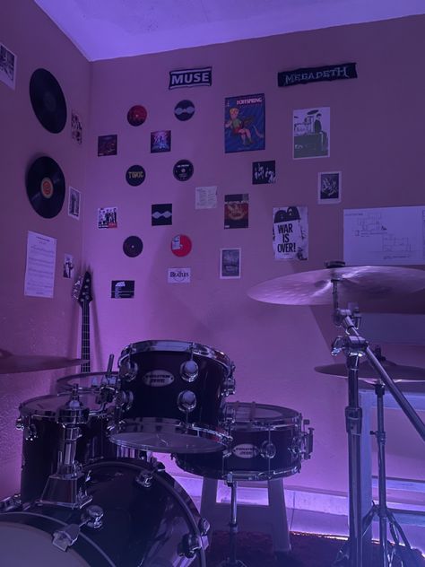 Bedroom With Drum Kit, Drum Kit In Bedroom, Drummer Bedroom Ideas, Drums In Bedroom, Drum Set In Bedroom, Room With Drum Set, Snare Drum Aesthetic, Drum Set Aesthetic, Percussion Aesthetic