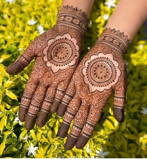 Front Hand Simple Mehndi Designs, Front Hand Simple Mehndi, Tattoo Mehndi Design, Mehndi Bridal, Tattoo Mehndi, Simple Mehendi, Mehndi Design Simple, Zodiac Sign Aries, Tato Henna