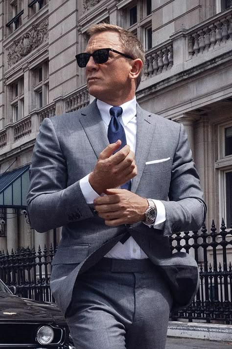 Daniel Craig Suit, Omega James Bond, James Bond Outfits, James Bond Suit, Daniel Craig Style, Bond Outfits, Bond Suits, Gentleman Mode, James Bond Style