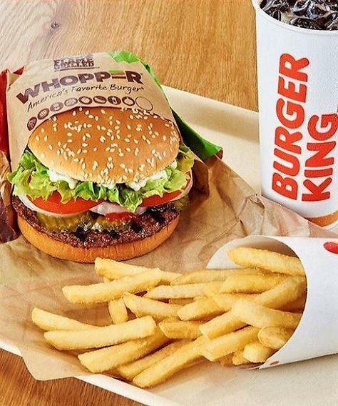 Fat Foods, Burger And Fries, Fast Food Chains, Snap Food, Fast Food Restaurant, Burger King, Burger Recipes, Cafe Food, Chicken Burgers