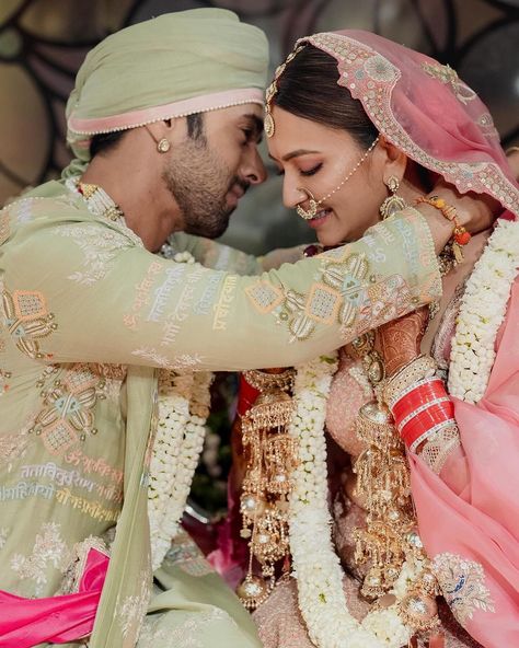 We were just waiting for these pictures only!! Bollywood Actor @pulkitsamrat and @kriti.kharbanda just tied the knot in an Intimate Wedding Ceremony!! ♥️😊 Heartiest Congratulations to both of you for your New Beginnings... ☺️ Photography by @thehouseontheclouds Wedding Planned by @innoceptstudio Decor by @floriaindia Florals by @floriaindia Production by @thedesignatelierweddings Kriti Styled by @stylebyami Pulkit Styled by @theanisha Photobooth Experiences @luxurygraphers Wedding Ven... Couple Wedding Indian, Indian Wedding Photos Couple, Wedding Pics Indian, Wedding Photo Poses Couple Pictures, Indian Wedding Couple Poses, Wedding Bride Photoshoot, Wedding Couple Pics, Marriage Indian, Hindu Wedding Photos