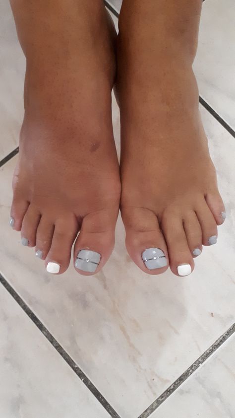 Grey and white toenails Grey Toe Nail Designs, Grey Pedicure Toenails, Grey Toenails, Gray Pedicure Toenails, Gray Toe Nails, Wedding Toenails, Wedding Pedicure, Maroon Nails, Cosmetic Grade Glitter