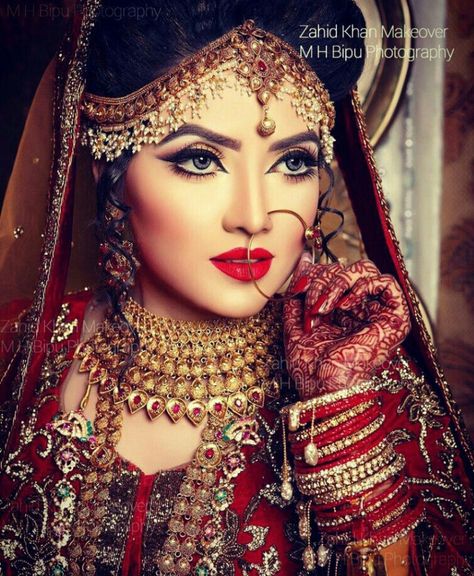 Beautiful Bangladeshi bride actress Ishika Khan. Bangladeshi Bride, Indian Bride Makeup, Bridal Makeover, Desi Bride, Bridal Outfit, Indian Bridal Wear, Bridal Makeup Looks, Asian Bridal, Indian Bridal Makeup