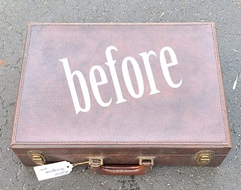 Decoupage Suitcase Diy, Painting Suitcases Diy Ideas, Decoupage Suitcase, Suitcase Display, Painted Suitcase, Suitcase Decor, Old Luggage, Diy Suitcase, Vintage Briefcase