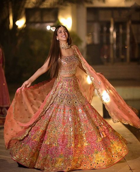 Jaggo Lengha, Soniya Hussain, Mehendi Bridal Outfit, Jaggo Outfit, Hindi Fashion, Jaggo Night, Indian Love, Dancing Wedding, Sangeet Outfit