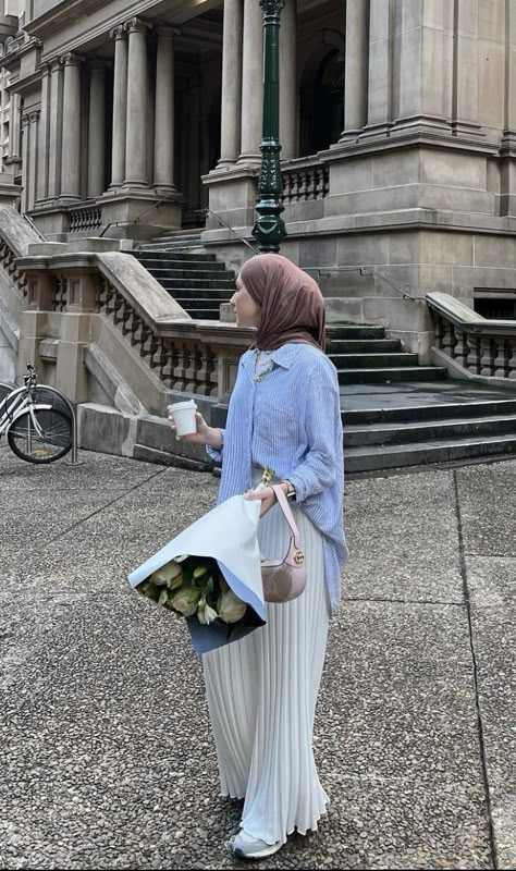 @ensurmeli Modest Pleated Skirt Outfit, Modern Hijab Outfits, Hijab Ootd Casual, Hijab Fashion Inspiration Casual, Summer Hijab Style, Hijab Outfit Aesthetic, Summer Hijab Outfits, Hijabi Modest Outfits, Hijab Outfit Summer