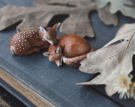 Dremel Wood Carving, Polymer Clay Sculptures, Polymer Clay Miniatures, Clay Animals, Ceramic Animals, Clay Miniatures, Cute Clay, Clay Figures, Miniature Crafts