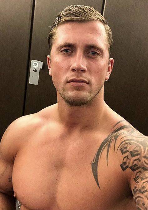 Dan Osborne, Guest Log, Celebrity Houses, Celebrities Male, Polynesian Tattoo, Male Models, Portrait Tattoo