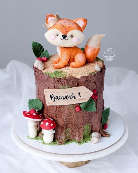 Fox Cakes, Leaves Crown, Fox Cake Toppers, Nature Cake, Fox Cake, Birthday Cake For Cat, Chocolate Bouquet Diy, Fox Birthday, Woodland Cake