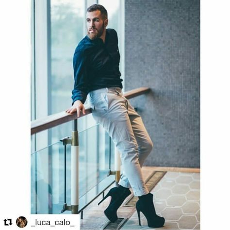 A man with style! High heels fashion for men will be back 📸😎 . . . . #fashion #menstyle #heels #higheels #heelslover #dancer #maledancer… Men In High Heel Boots, Men In Heels Outfit, Mens High Heels, Men Wearing High Heels, Guys Shoes, Men High Heels, Outfit Boots, Gender Bending, Masc Outfits