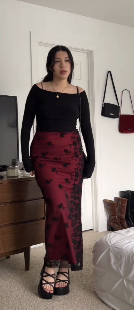 Maroon And Black Outfits For Women, Round Face Outfit Ideas, Holiday Date Outfit, Large Chest Outfits Summer, Long Skirt Dinner Outfit, Styling Velvet Dress, Dark Feminine Outfits Curvy, Siren Inspired Outfits Casual, Alternative Adult Fashion