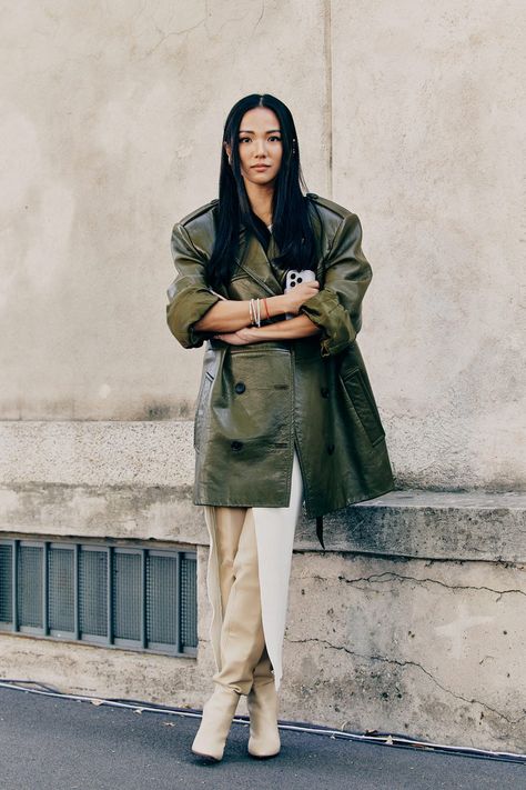 Milan Fashion Week SS23 Fashion Week Ss23, Maximalist Style, Fashion Trend Forecast, Milan Street Style, Street Style Photos, Paris Fashion Week Street Style, Winter Outfit Inspiration, Trendy Street Style, Spring Summer 2023