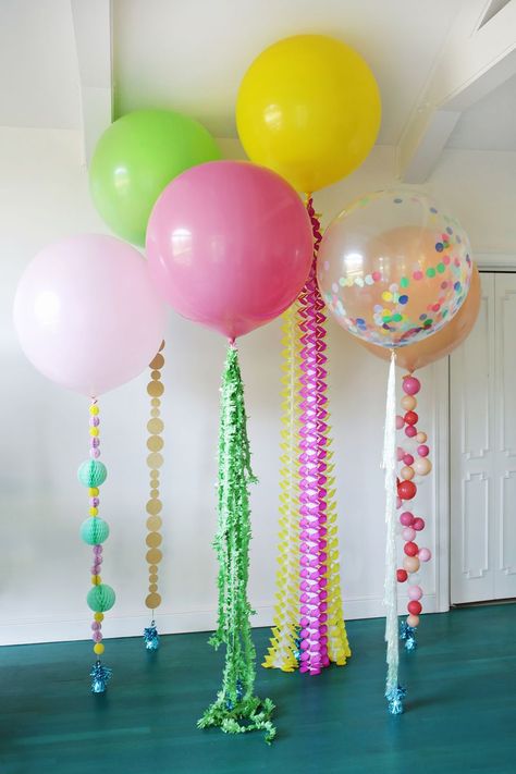 Hey, friends! We're so excited to share some fun ideas for embellishing your balloons today! We've all seen... Beautiful Balloons, Balloon Tassel, Festa Harry Potter, 5 Balloons, Big Balloons, Festival Diy, Balloon Centerpieces, Balloon Diy, Graduation Pictures