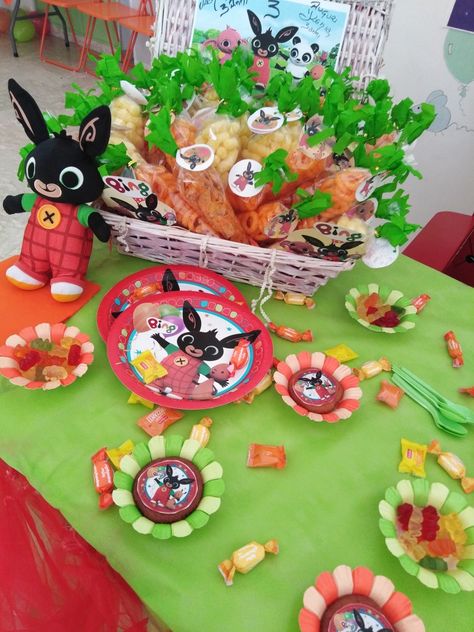 Bing Birthday Party Ideas, Bing Birthday Party, Festa Bing, Bing Cake, Bing Bunny, Kids Party Tables, Bunny Birthday Party, Bunny Birthday, Table Set Up