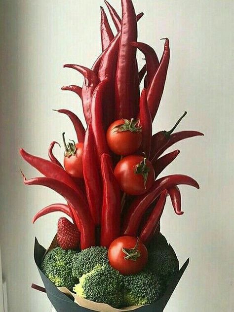 Artistic Floral Arrangements, Bouquet Vegetable, Fruit And Flower Arrangements, Vegetable Centerpieces, Vegetable Arrangements, Vegetable Bouquet, Food Bouquet, Floral Art Arrangements, Fruit Centerpieces