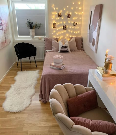 Dorm Room Inspiration, Room Redesign, Small Bedroom Decor, Redecorate Bedroom, Cozy Room Decor, Minimalist Room, Teen Bedroom Decor, Girl Bedroom Decor, Dream Room Inspiration