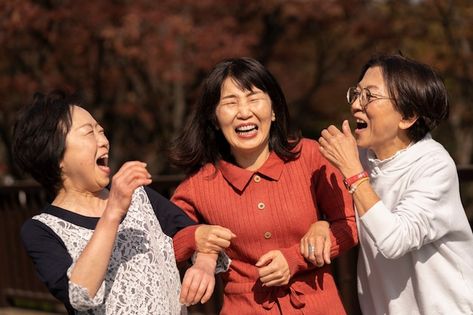 Middle age friends having fun | Free Photo #Freepik #freephoto #asian-friends #happy-friends #women-friends #friends People Laughing Aesthetic, Friends Having Fun, Friends Women, People Having Fun, Women Friends, Women Gathering, Animation Ideas, Middle Aged Women, Happy Friends