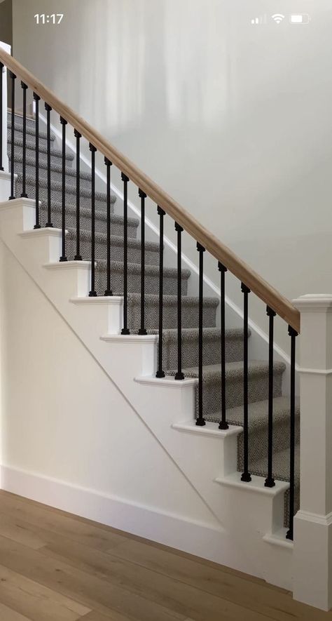 Staircase designing Railing For Indoor Stairs, Indoor Stair Railing Ideas Metal, Simple Stair Railings, Stairs Grill Design, درابزين السلم, Modern Main Gate Designs, تحت الدرج, House Structure Design, Balcony Glass Design