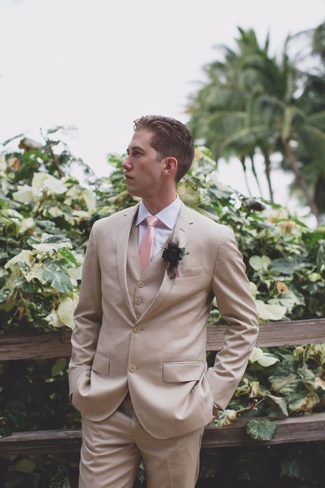 Tan suit and pink tie Beige Suit With Rose Gold Tie, Tan And Pink Suit Men, Pink Tie With Suit, Beige And Pink Suit Men, Beige Suit With Pink Tie, Tan And Pink Tuxedo Wedding, Beige And Pink Tuxedo, Tan Suit With Pink Tie, Beige Suit Pink Tie