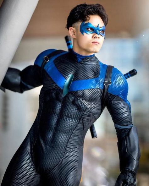 Night Wing Cosplay, Nightwing Costume, Wing Cosplay, Nightwing Costumes, Cool Superhero Costumes, Nightwing Cosplay, Halloween Hombre, Night Wing, Men's Costumes