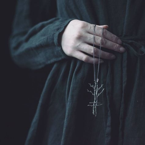 _thrjar_ Winternight Trilogy, Dark Crowns, Yennefer Of Vengerberg, Southern Gothic, Gothic Aesthetic, Thranduil, Witch Aesthetic, The Witcher, Compass Tattoo