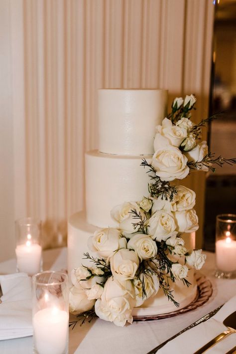 Jessica And Justin, Wedding Table Toppers, Desserts Table, Wedding Cake Roses, White Roses Wedding, Dream Wedding Cake, Classic Wedding Cake, Decor Cake, Chocolate Wedding Cake