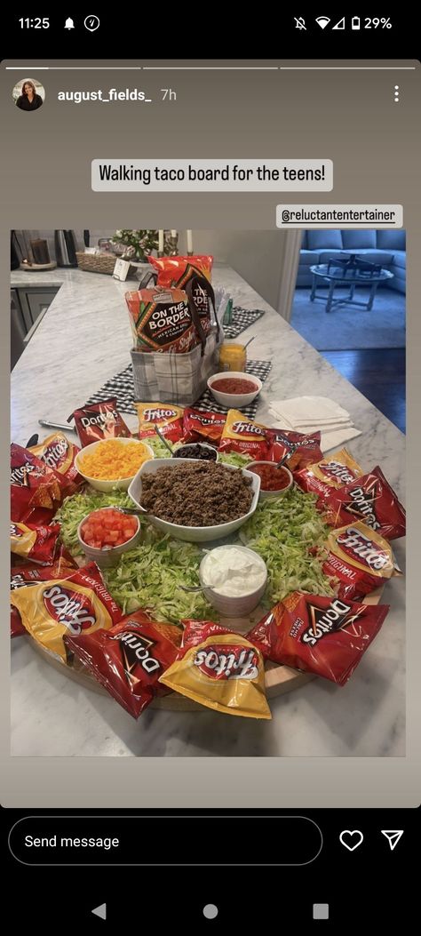 Walking Taco Board, Small Group Meal Ideas, Fathers Day Lunch Ideas, Easy Nacho Bar, Gender Reveal Food Ideas Meals, Walking Nachos, Fiesta Gender Reveal Party, Fathers Day Dinner Ideas, Brunch Party Menu