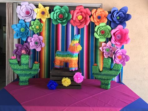 Birthday Table Setup, Mexican Theme Baby Shower, Coco Party, Mexican Baby Shower, Mexican Theme Party, Mexican Birthday Parties, Mexican Party Decorations, Mexican Fiesta Party, Fiesta Birthday Party