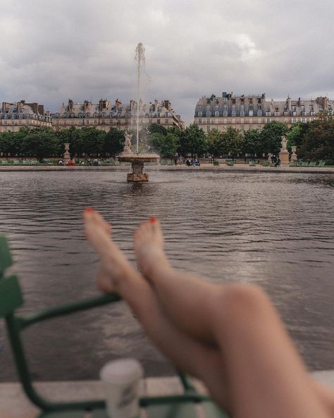 Ohlala these naked parisians ! Paris Vibes, Jardin Des Tuileries, Parisian Life, Paris Aesthetic, Living In Paris, City Aesthetic, Paris Travel, Pretty Places, Travel Aesthetic