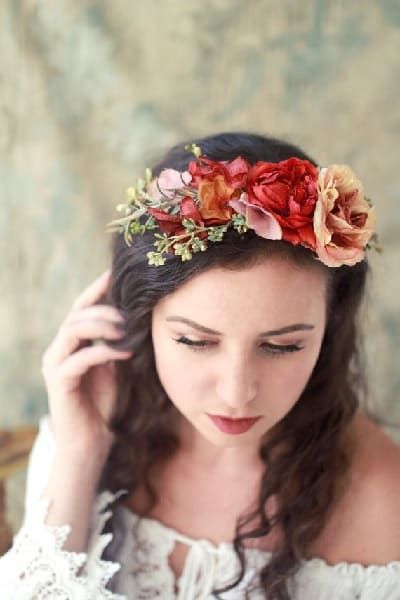 Fall Hair Accessories, Spanish Hairstyles, Fall Flower Crown, Autumn Hair Accessories, Herbs For Hair, Rustic Wedding Hairstyles, Autumn Hair, Wreath Flower, Red Blush