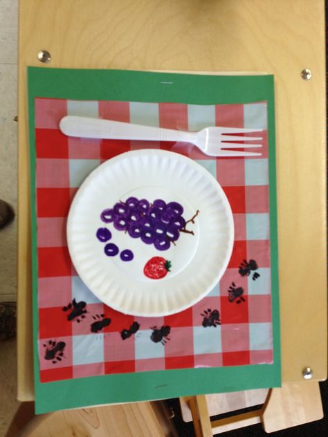 Ants on a picnic craft February Activities For Seniors, Picnic Crafts, Pond Crafts, Activities For Seniors, Arts And Crafts Ideas, February Activities, Insects Preschool, Mardi Gras Crafts, Picnic Theme