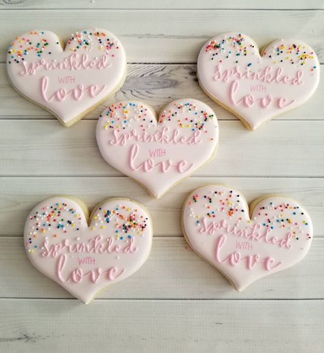 194 Likes, 17 Comments - DB Sweets and Treats (@dbsweetsandtreats) on Instagram: “Sprinkled with love cookies to welcome a new baby girl 💕 design by my sweet friend @shaysbakes…” Sprinkle Baby Shower Ideas, Sprinkle Baby Shower Girl, Bbq Baby Shower Decorations, Baby Boy Sprinkle, Baby Girl Cookies, Baby Girl Sprinkle, Donut Themed Birthday Party, Sprinkle Shower, Sprinkle Party