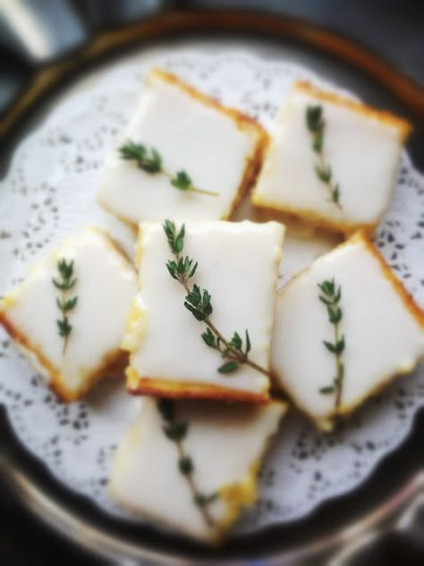 lemon thyme bars Lemon Thyme, Tart Dessert, Oreo Dessert, Think Food, Slow Food, Fine Food, Eat Dessert, Almond Butter, Beautiful Food