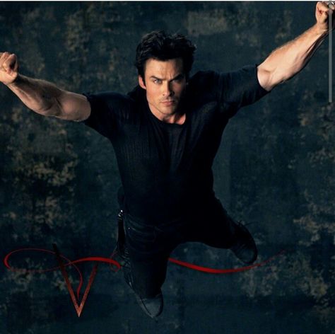 He looks like Superman!!!! Team Damon, Ian Joseph Somerhalder, Ian Somerhalder Vampire Diaries, Vampire Diaries Seasons, Dream Lover, Vampire Diaries And The Originals, Bonnie Bennett, Vampire Diaries Cast, Promotional Image