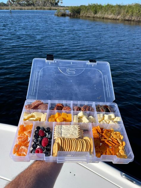 Fishing Lunch Ideas, Boat Food Ideas Summer Lunches, Lake Day Snack Ideas, Fishing Trip Food Ideas, Snacklebox Charcuterie, Tacklebox Snacks, River Food Ideas, Lake Day Snacks, Boat Day Essentials