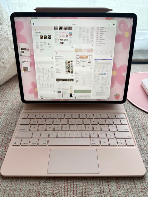 Pink Aesthetic Ipad Setup, Pink Ipad Widget, Ipad Keyboard Aesthetic, Ipad Air Pink Aesthetic, Pink Ipad Accessories, Ipad Air Pink, Ipad With Keyboard, Pink Ipad Aesthetic, Pink Ipad With Keyboard