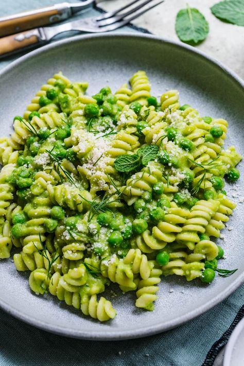 Pasta with Pea Sauce - Crowded Kitchen Pea Sauce, Crowded Kitchen, Creamy Peas, Dairy And Gluten Free, Fresh Peas, Pasta With Peas, Spring Dishes, Easy Weeknight Dinner, Gluten Free Pasta