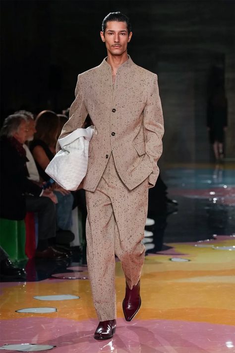 Bottega Veneta SS23 Offers Dynamic Looks for Every Occassion | HYPEBEAST Aesthetic Male Model, Male Model Aesthetic, Outfit Vest, Mens Runway Fashion, Western Costume, Collarless Coat, Armani Suits, Spring 2023 Ready To Wear, Mens Runway