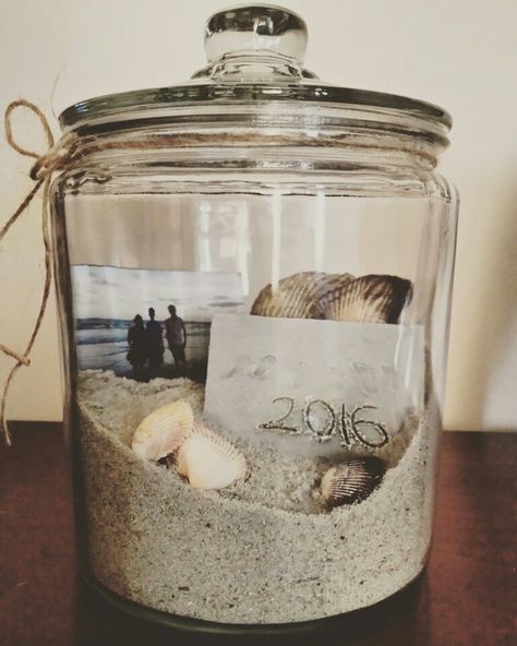 Beach Sand Memory Ideas, Beach Sand Souvenir Ideas, Beach Sand Jar Ideas, Beach Sand Jars Vacation Memories, Beach Sand Memory Jar, How To Display Sand And Shells, Seashell Souvenir Ideas, Sand Jar Ideas Vacation Memories, Beach Sand And Shells Keepsake