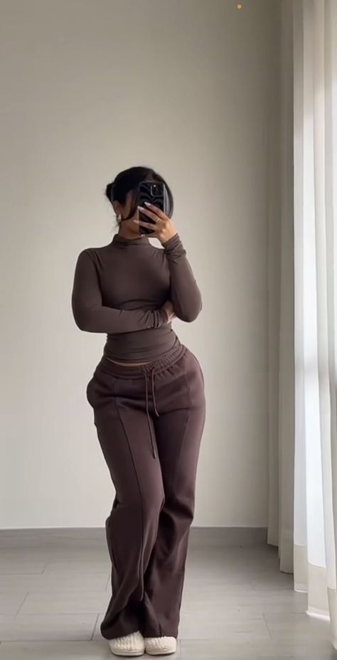 Slim Waist Look Picture, Thick Hourglass Body Shape Outfits, Curvey Outfit, Midsize Baddie Outfits, Baddie Modest Outfits, Fit Body Goals Hourglass Outfits, Modest Fashion Black Women, Nordstrom Rack Outfits, Hourglass Figure Outfits Aesthetic